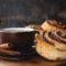 Brötchen und Kaffee – die ersten Genussmomente des Tages